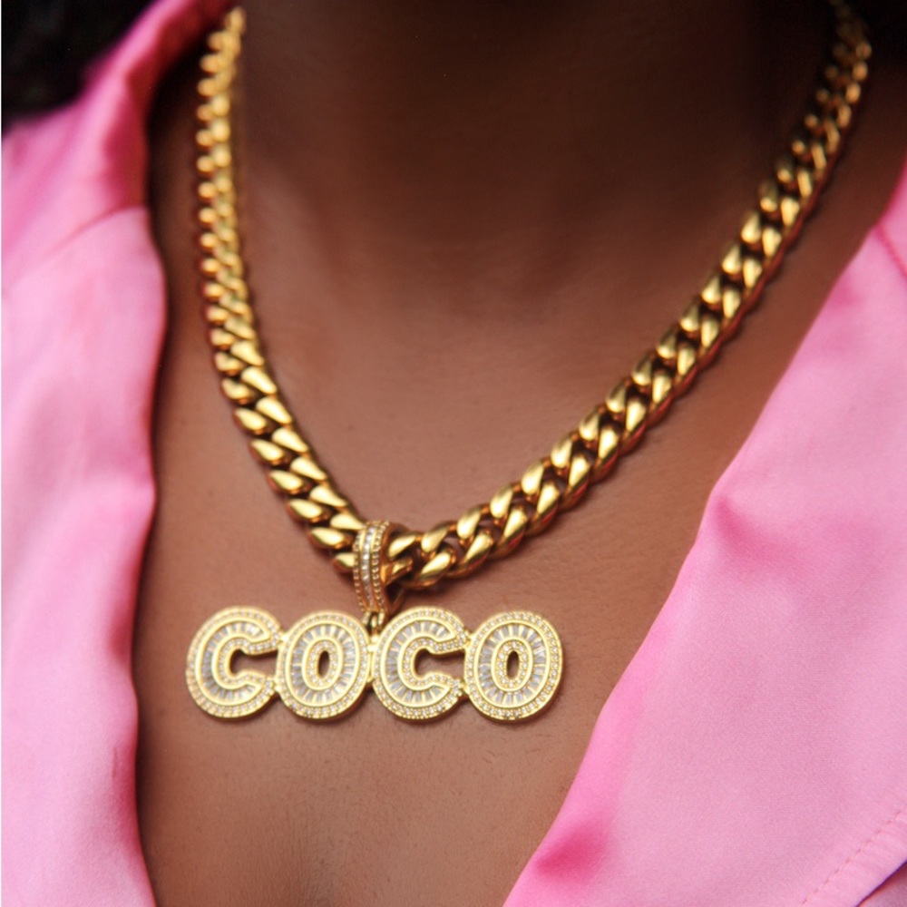 Meet your posher, Coco
